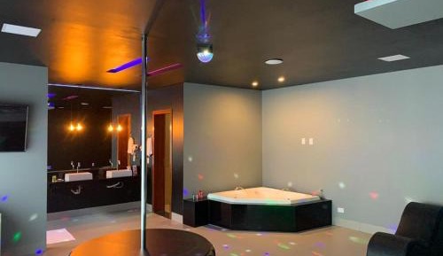 Deluxe Suite with Spa Bath