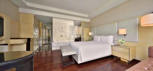 1 King Bed, Guest Room