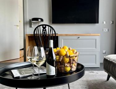 Apartment with Mountain View