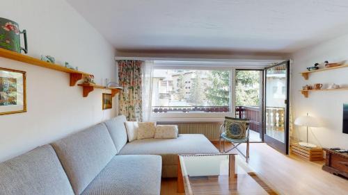 Apartment with Mountain View