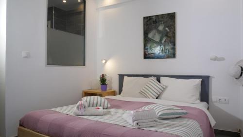 Deluxe Double Room with Side Sea View