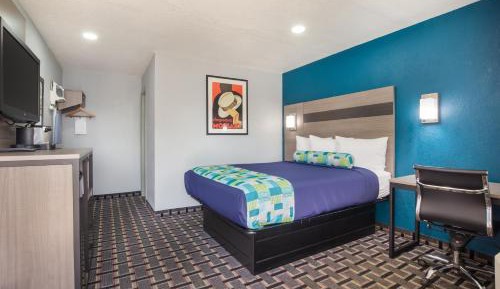 Queen Room - Non-Smoking