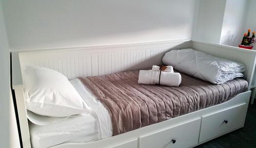 Single Room with Shared Bathroom