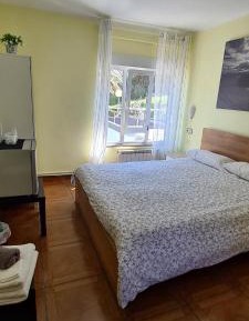 Double Room with Lateral Sea View