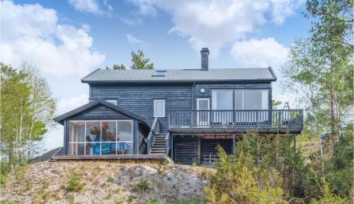 Three-Bedroom Holiday Home 