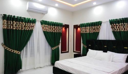 Deluxe Room (2 Adults + 1 Child)