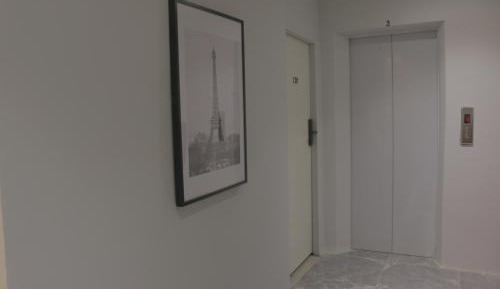 Apartment with Shower