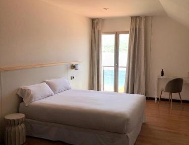 Deluxe Suite with Sea View