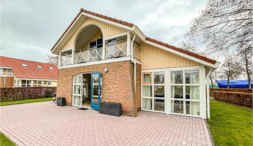 Three-Bedroom Holiday Home 