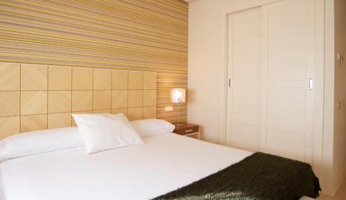 Luxury Three-Bedroom Apartment with three bathrooms