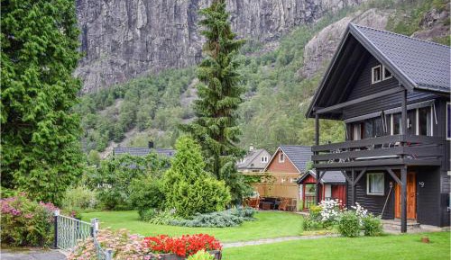 Three-Bedroom Holiday Home 