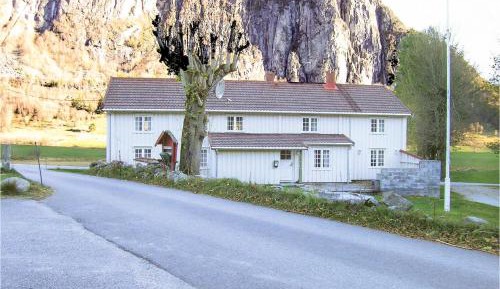 Five-Bedroom Holiday Home