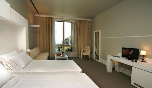 Deluxe Family Room with Sea View