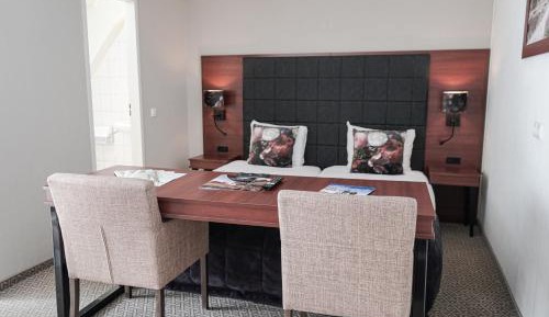 Family Room (2 Adults + 2 Children)