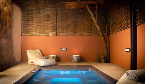 Two-Bedroom Apartment with Hot Tub