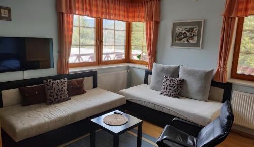Apartment with Mountain View