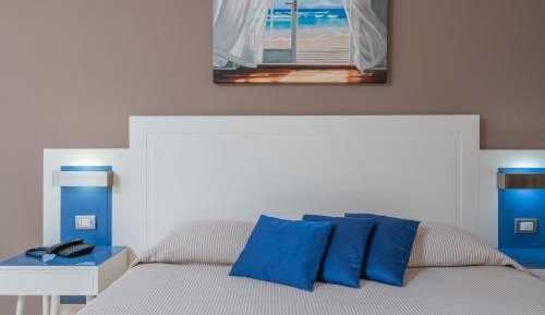 Double or Twin Room with Sea View