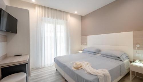 Double or Twin Room with Side Sea View