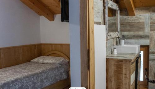 Twin Room with Private Bathroom