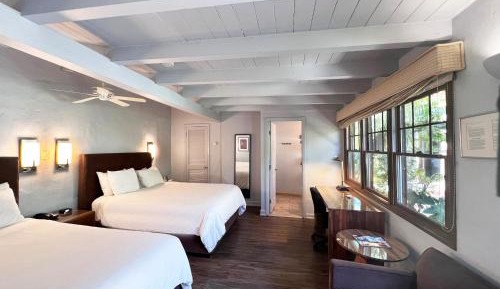 Quadruple Room with Private Bathroom