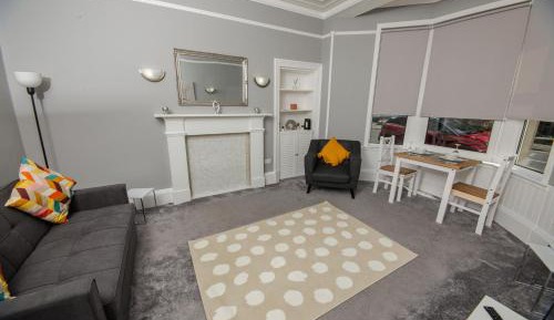 Deluxe Two-Bedroom Apartment with Garden View