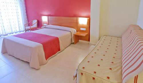 Family Room (2 Adults + 1 Child)