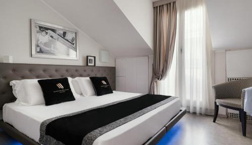 Deluxe Queen Suite
