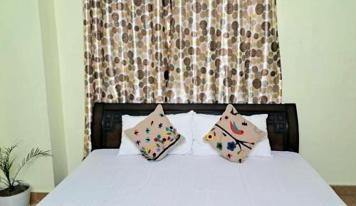 Apartment with Mountain View