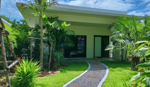 Bungalow with Garden View