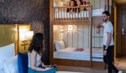 Family Room with Spa access