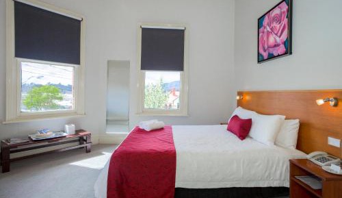 One-Bedroom with Mountain View