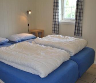 Three-Bedroom Cottage with Hot Tub