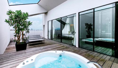 Deluxe Twin Room with Jacuzzi