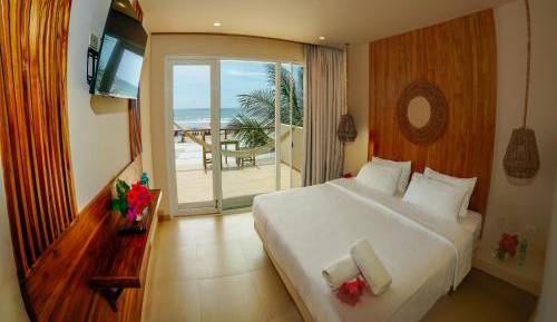 Deluxe Double Room with Balcony and Sea View
