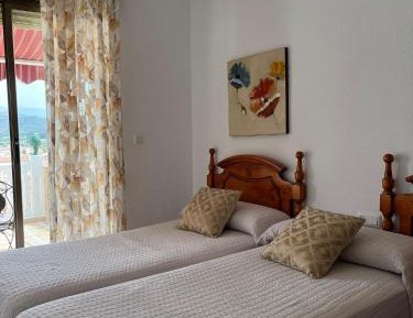 Double or Twin Room with Shared Bathroom