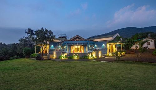 Villa with Garden View