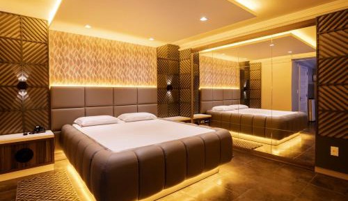 Queen Suite with Spa Bath