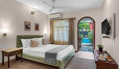 Deluxe Room with Balcony and Pool View