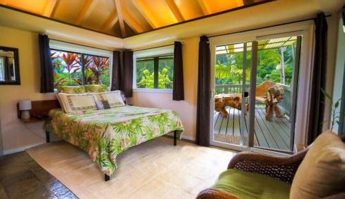  Cottage with Waterfall View