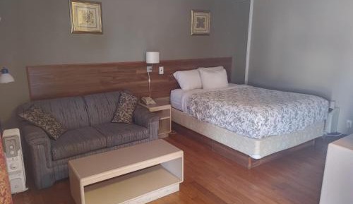 Standard Queen Room