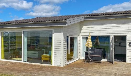 One-Bedroom Holiday Home