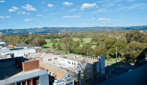 Apartment with Mountain View