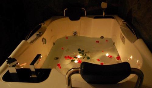 Queen Suite with Spa Bath