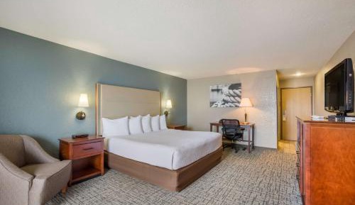 Lakeside Balcony King Room - Lake View