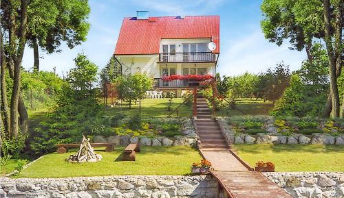 Three-Bedroom Holiday Home 