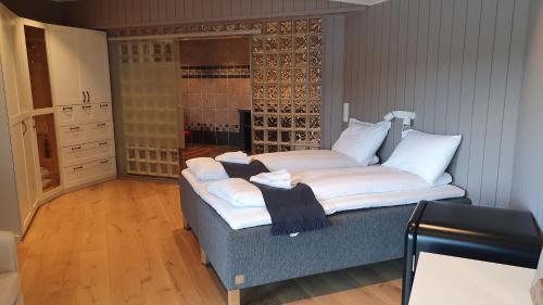 Deluxe Double Room with Side Sea View