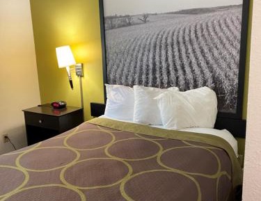 Queen Room - Mobility Access/Non-Smoking