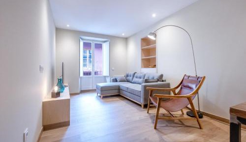 Two-Bedroom Deluxe Apartment with Balcony