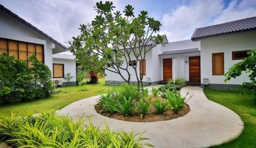 Oceanfront home with sea view