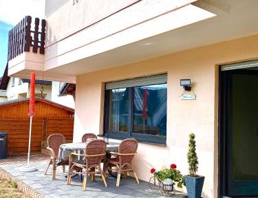 Apartment with Mountain View
